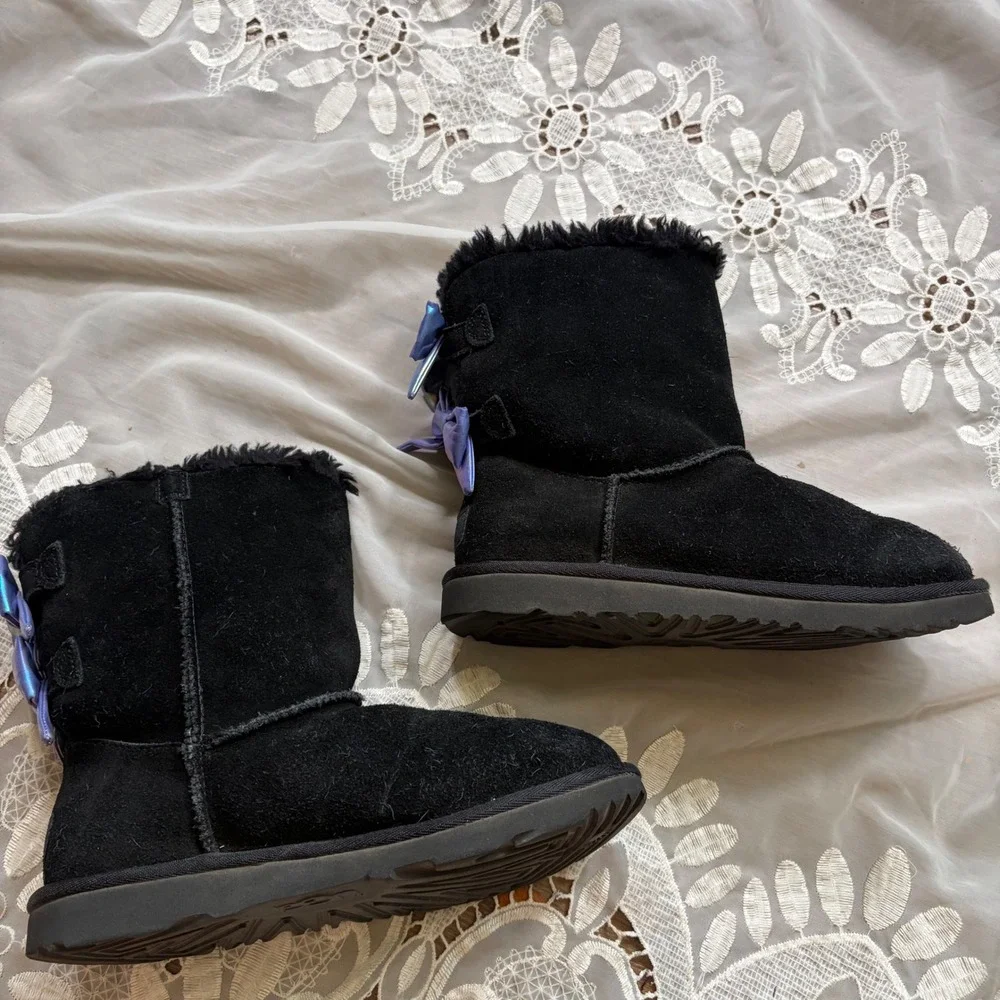 Cutie Y2K UGG Bailey Bow II Black Suede Iridescent Purple Bow Boots Womens 5